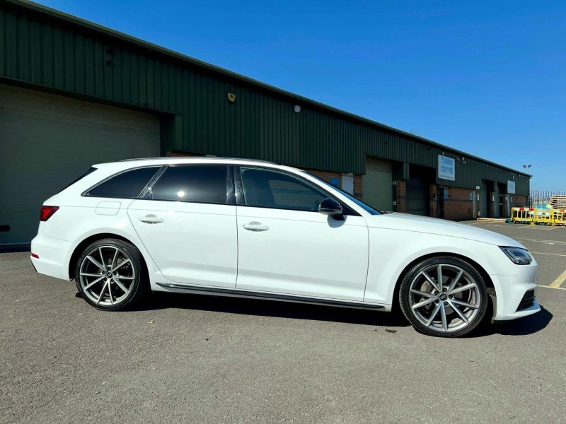 AUDI A4 AVANT