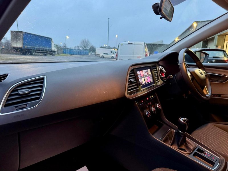 SEAT LEON