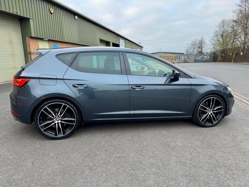 SEAT LEON