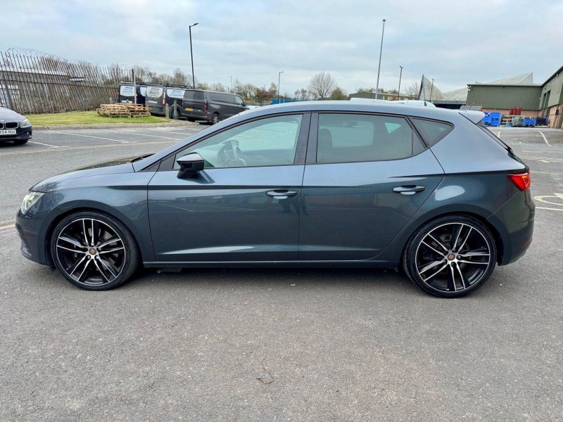 SEAT LEON