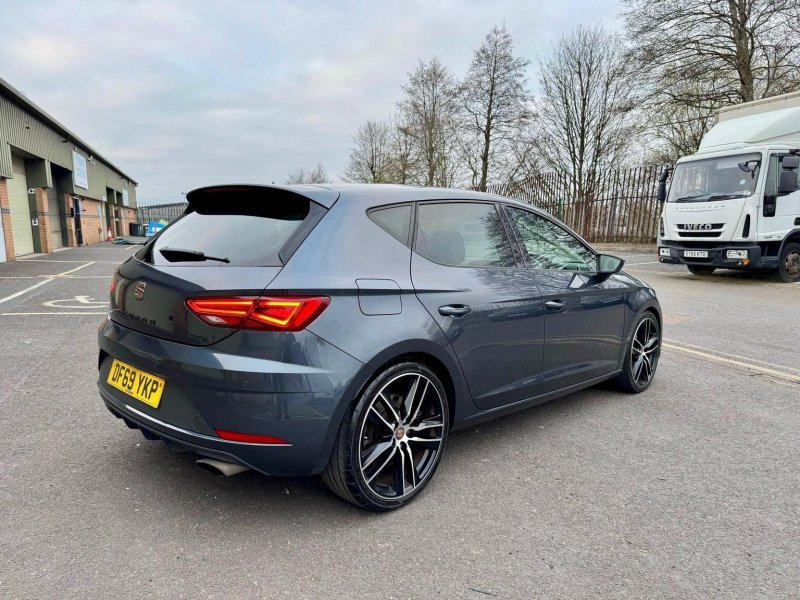 SEAT LEON