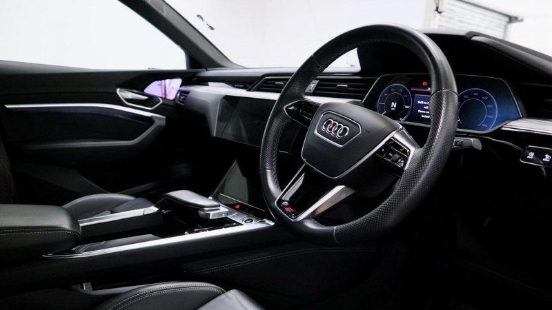 AUDI E-TRON